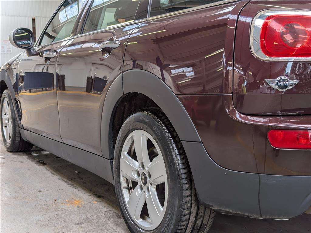 <p>2016 MINI CLUBMAN COOPER</p>