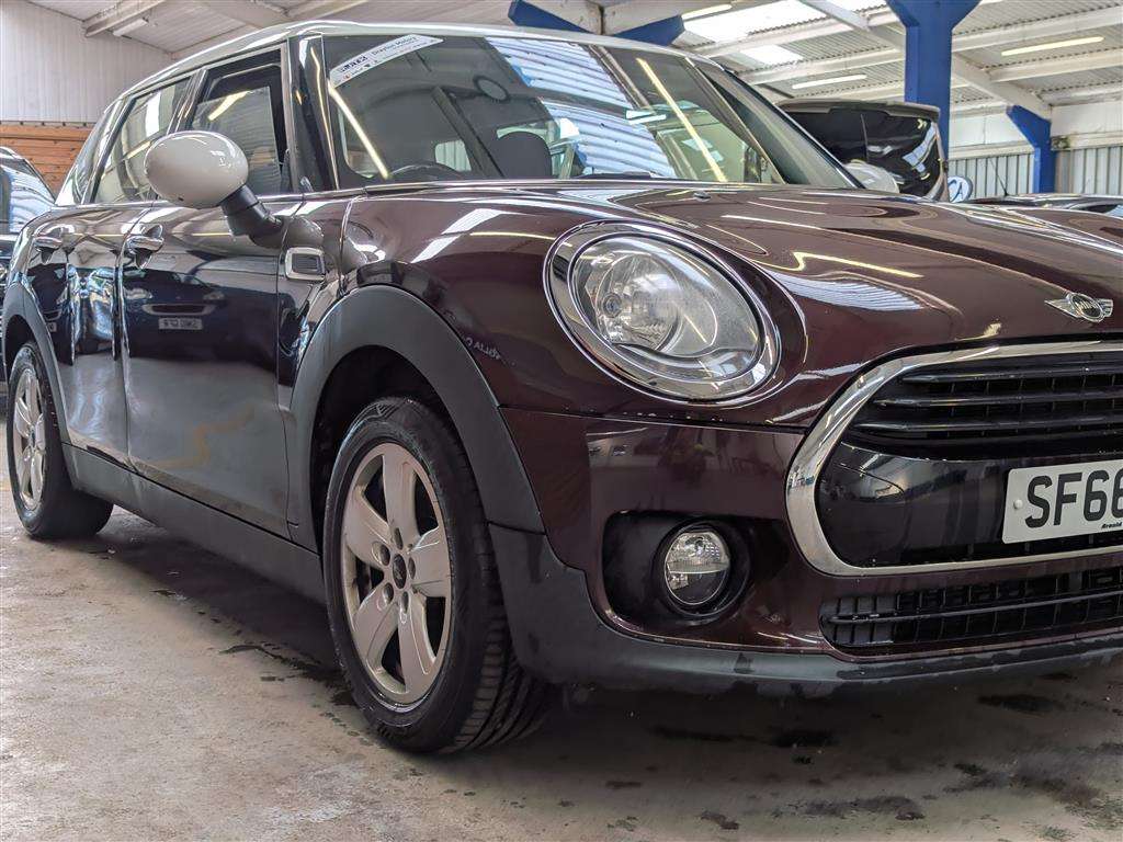 <p>2016 MINI CLUBMAN COOPER</p>