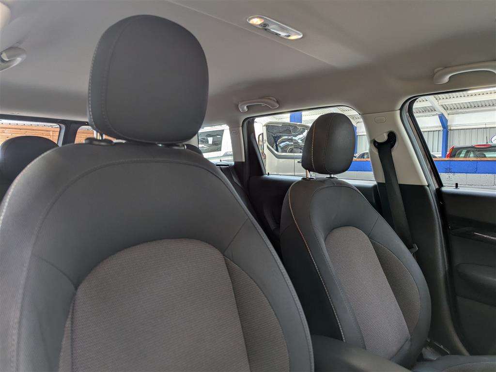 <p>2016 MINI CLUBMAN COOPER</p>
