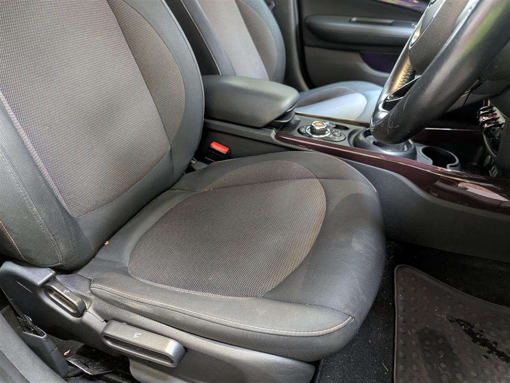<p>2016 MINI CLUBMAN COOPER</p>