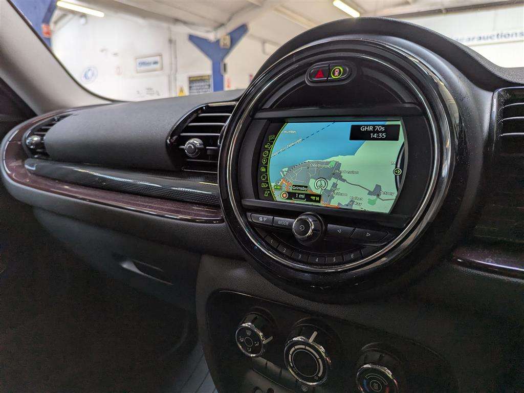 <p>2016 MINI CLUBMAN COOPER</p>