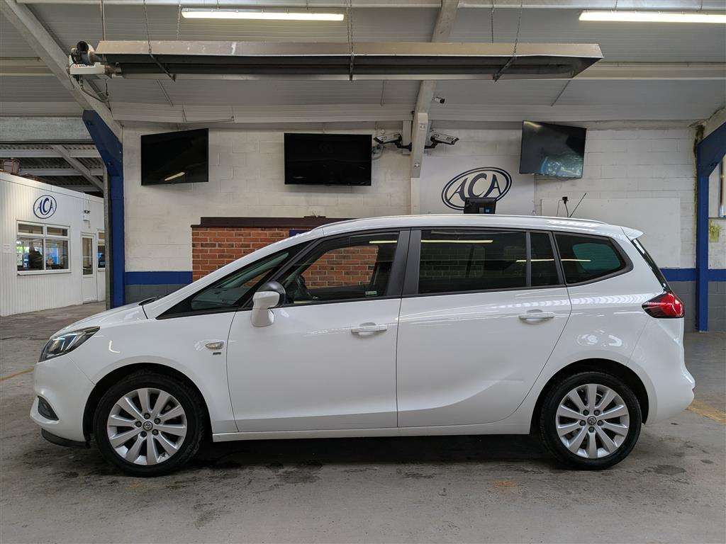 <p>2017 VAUXHALL ZAFIRA TOURER SRI CDTI EC</p>