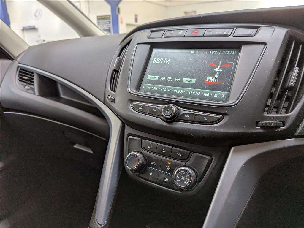 <p>2017 VAUXHALL ZAFIRA TOURER SRI CDTI EC</p>