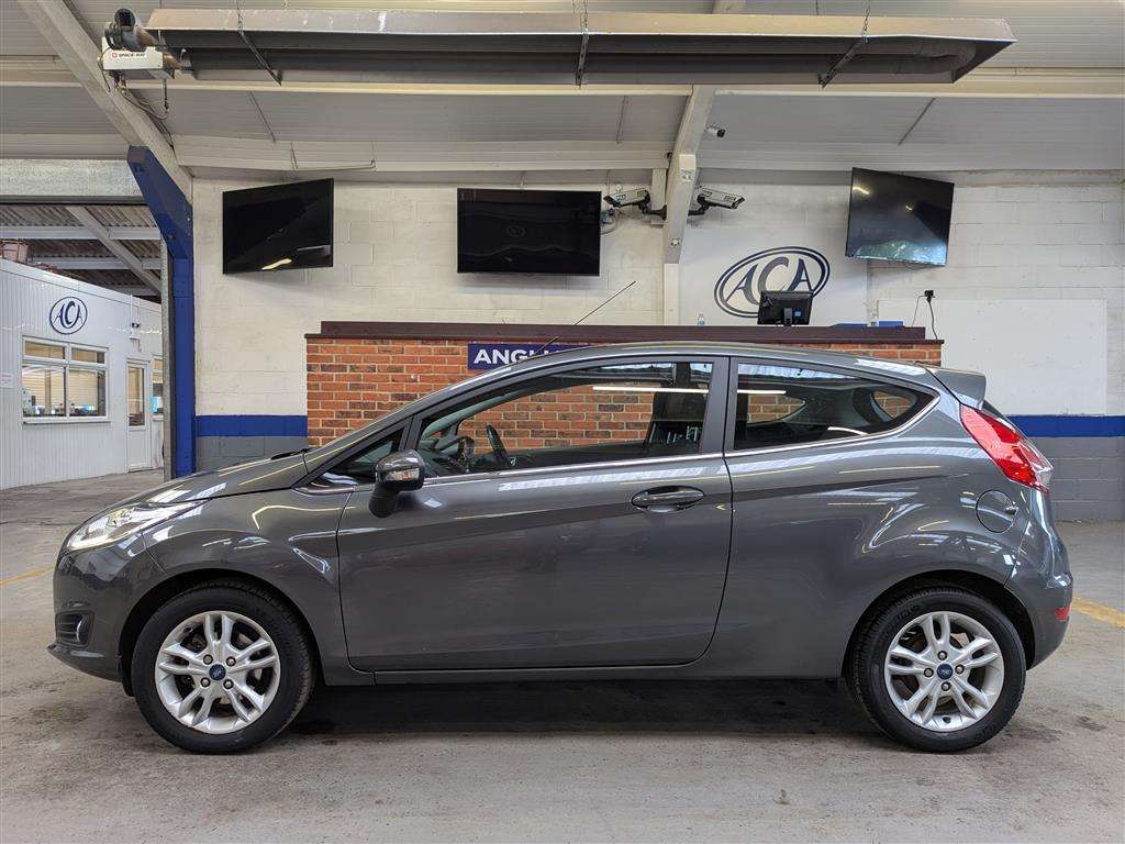 <p>2017 FORD FIESTA ZETEC</p>
