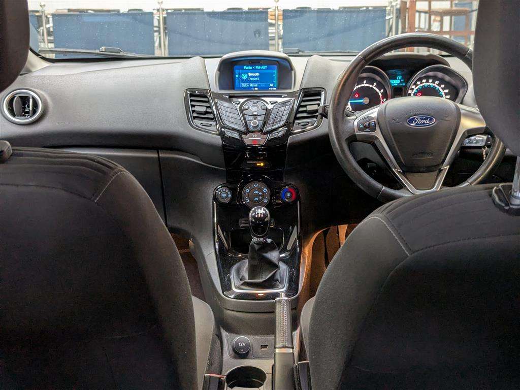 <p>2017 FORD FIESTA ZETEC</p>