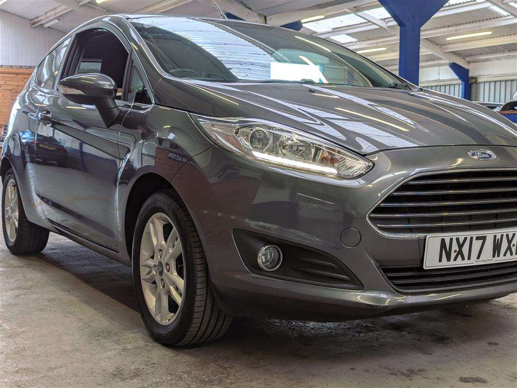 <p>2017 FORD FIESTA ZETEC</p>