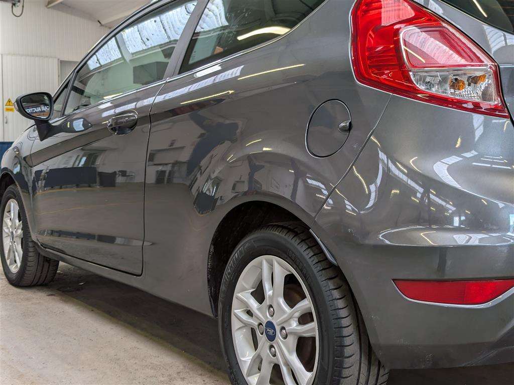 <p>2017 FORD FIESTA ZETEC</p>