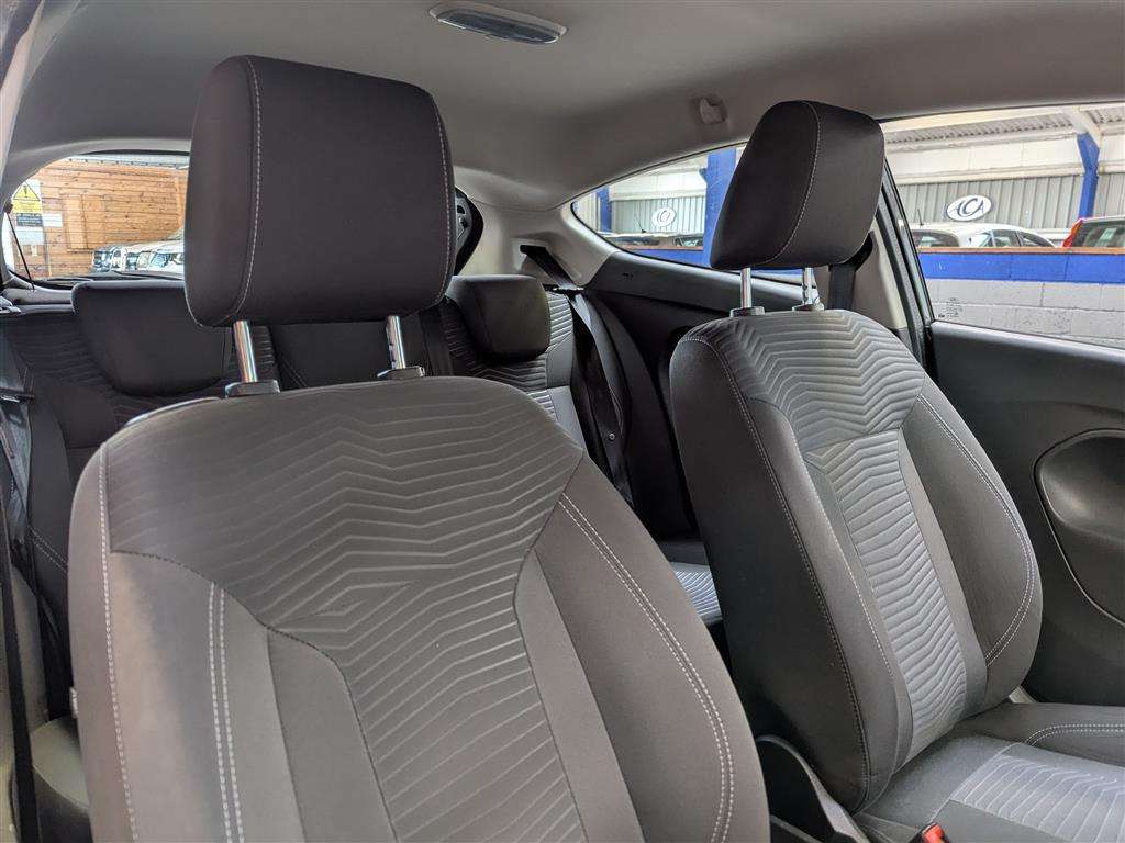 <p>2017 FORD FIESTA ZETEC</p>