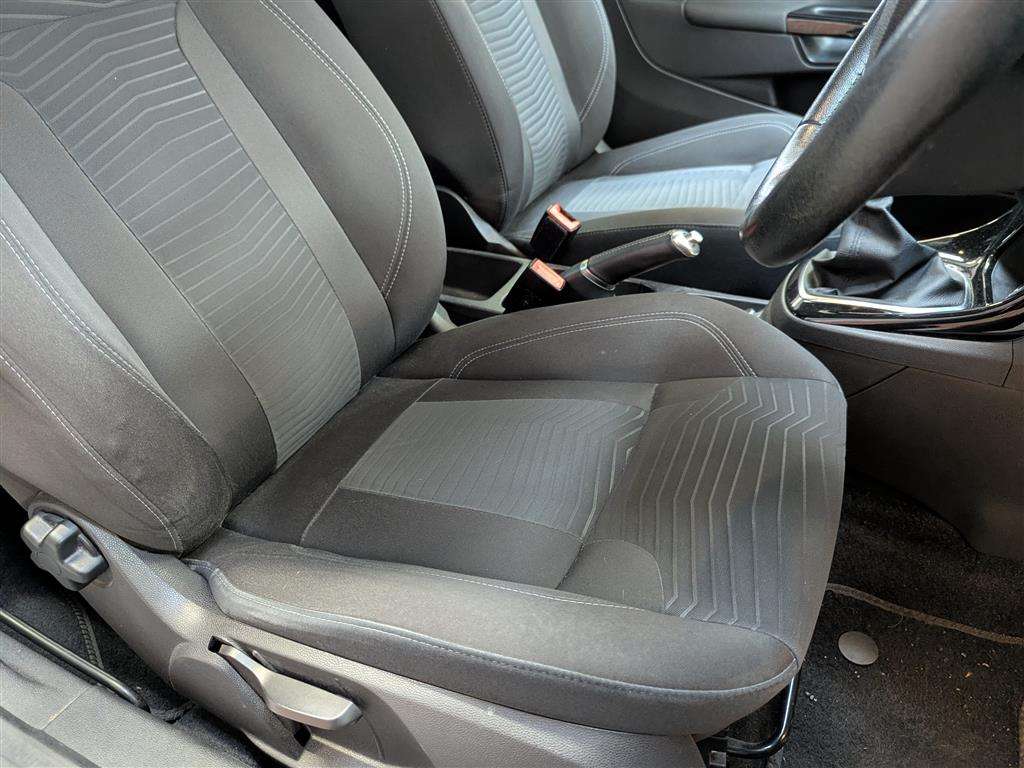 <p>2017 FORD FIESTA ZETEC</p>