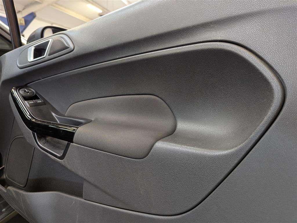 <p>2017 FORD FIESTA ZETEC</p>