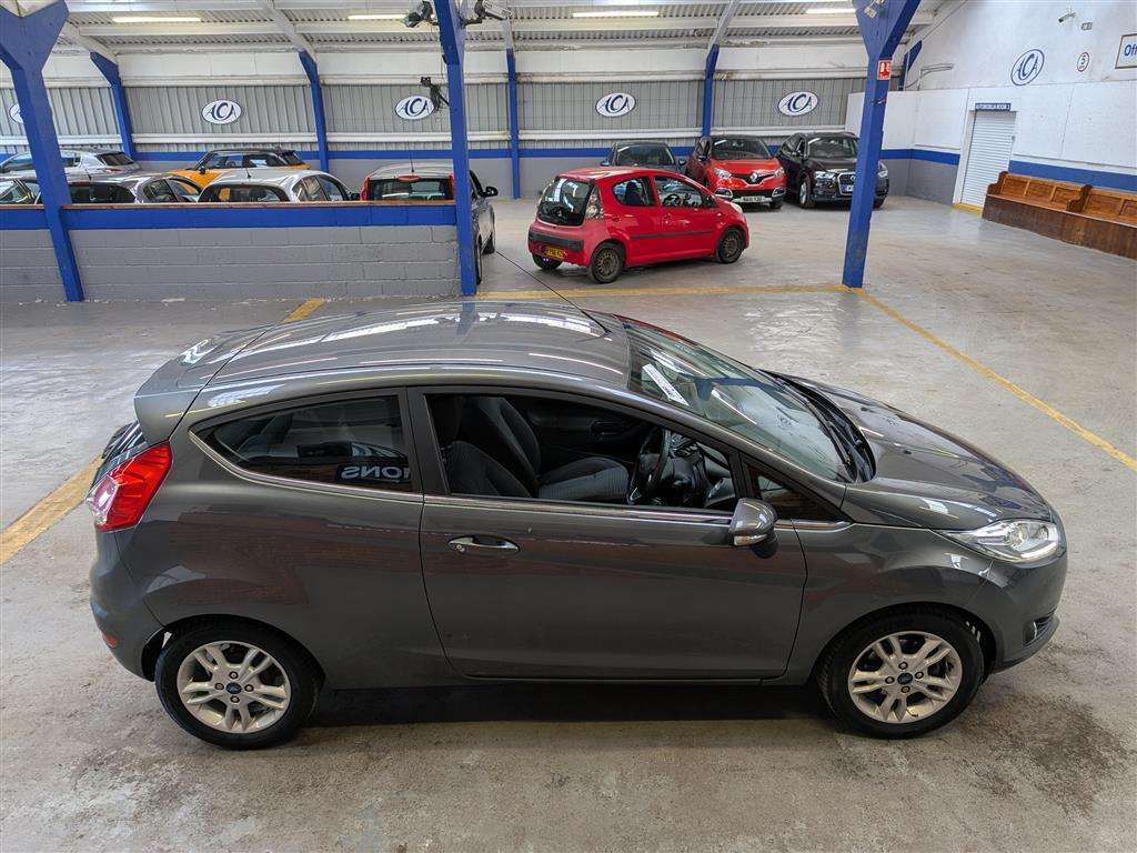 <p>2017 FORD FIESTA ZETEC</p>