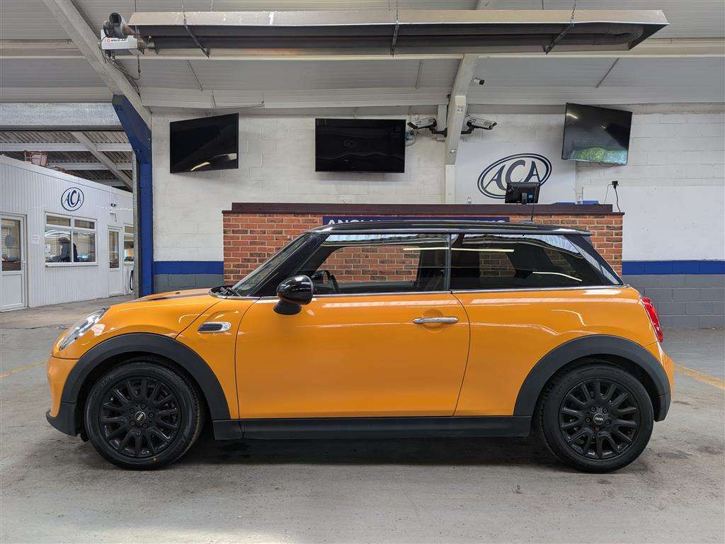 <p>2014 MINI COOPER</p>