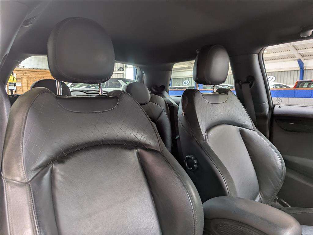 <p>2014 MINI COOPER</p>
