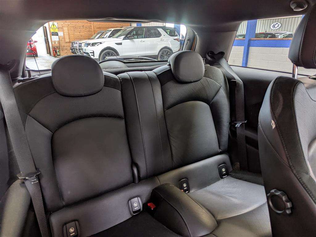 <p>2014 MINI COOPER</p>