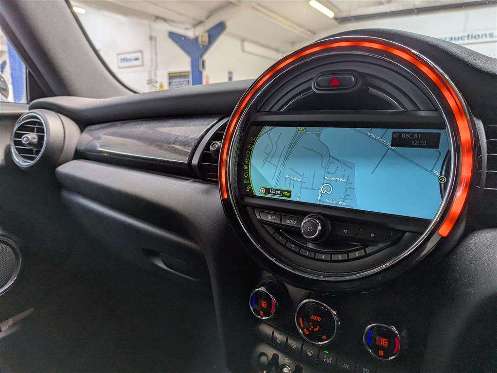 <p>2014 MINI COOPER</p>
