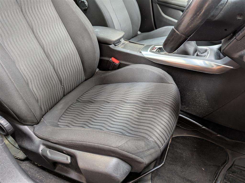 <p>2014 PEUGEOT 308 ACTIVE E-HDI</p>