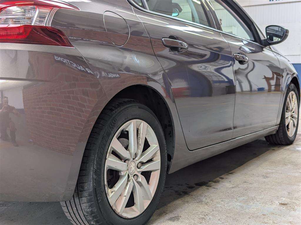 <p>2014 PEUGEOT 308 ACTIVE E-HDI</p>