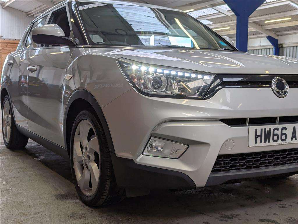 <p>2016 SSANGYONG TIVOLI EX TD AUTO</p>