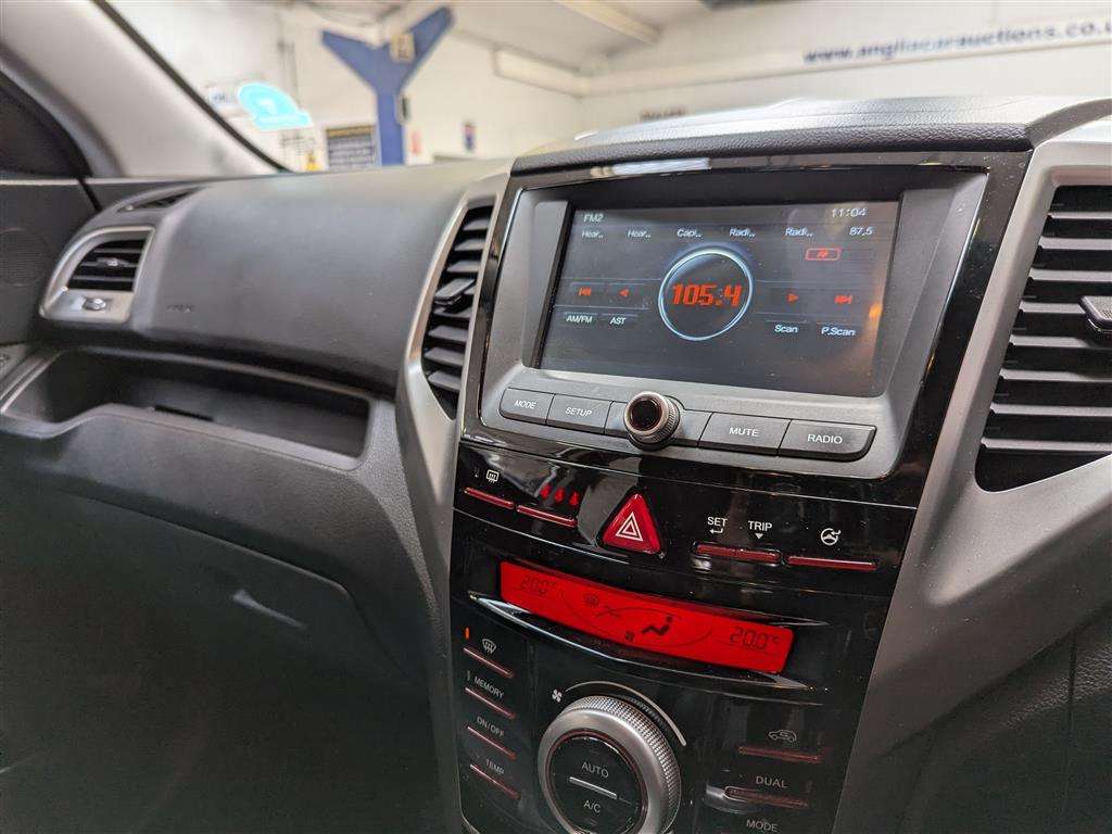 <p>2016 SSANGYONG TIVOLI EX TD AUTO</p>