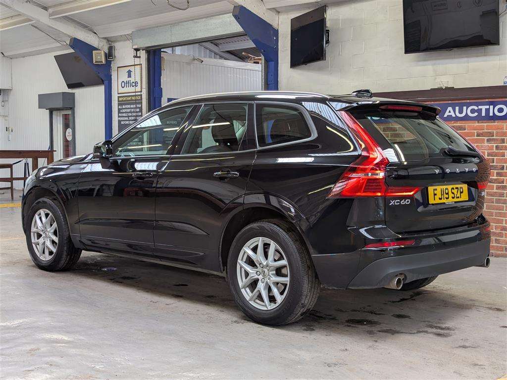 <p>2019 VOLVO XC60 MOMENTUM PRO T5 AWD</p>