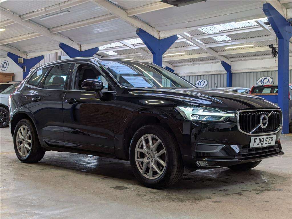 <p>2019 VOLVO XC60 MOMENTUM PRO T5 AWD</p>
