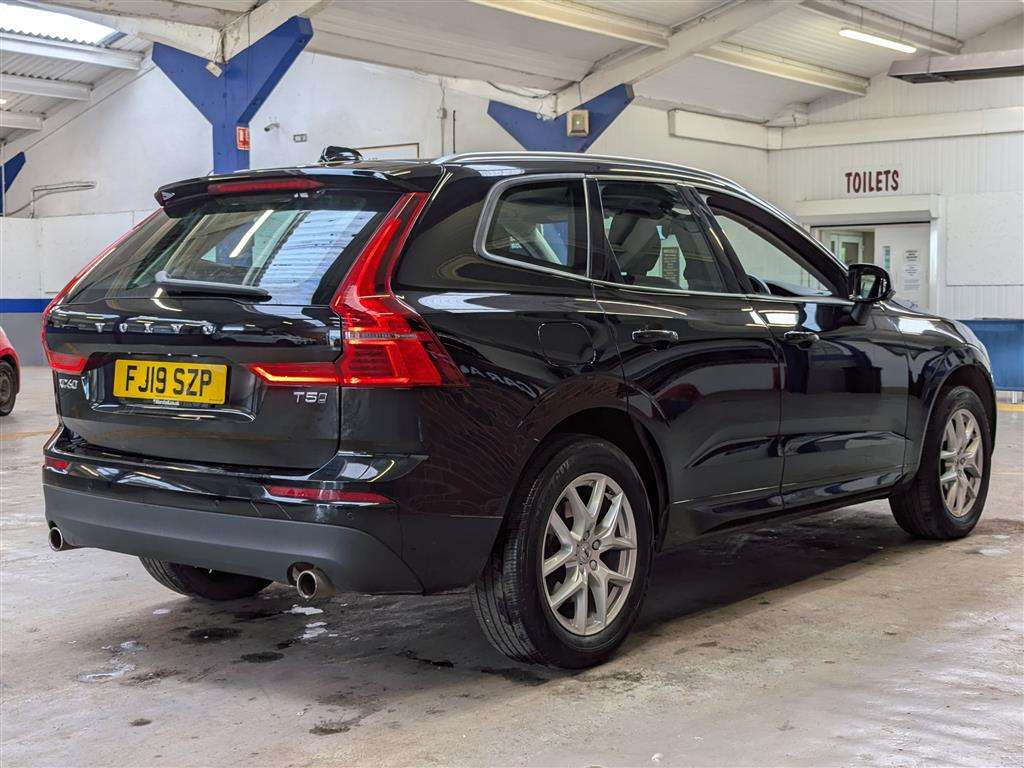 <p>2019 VOLVO XC60 MOMENTUM PRO T5 AWD</p>