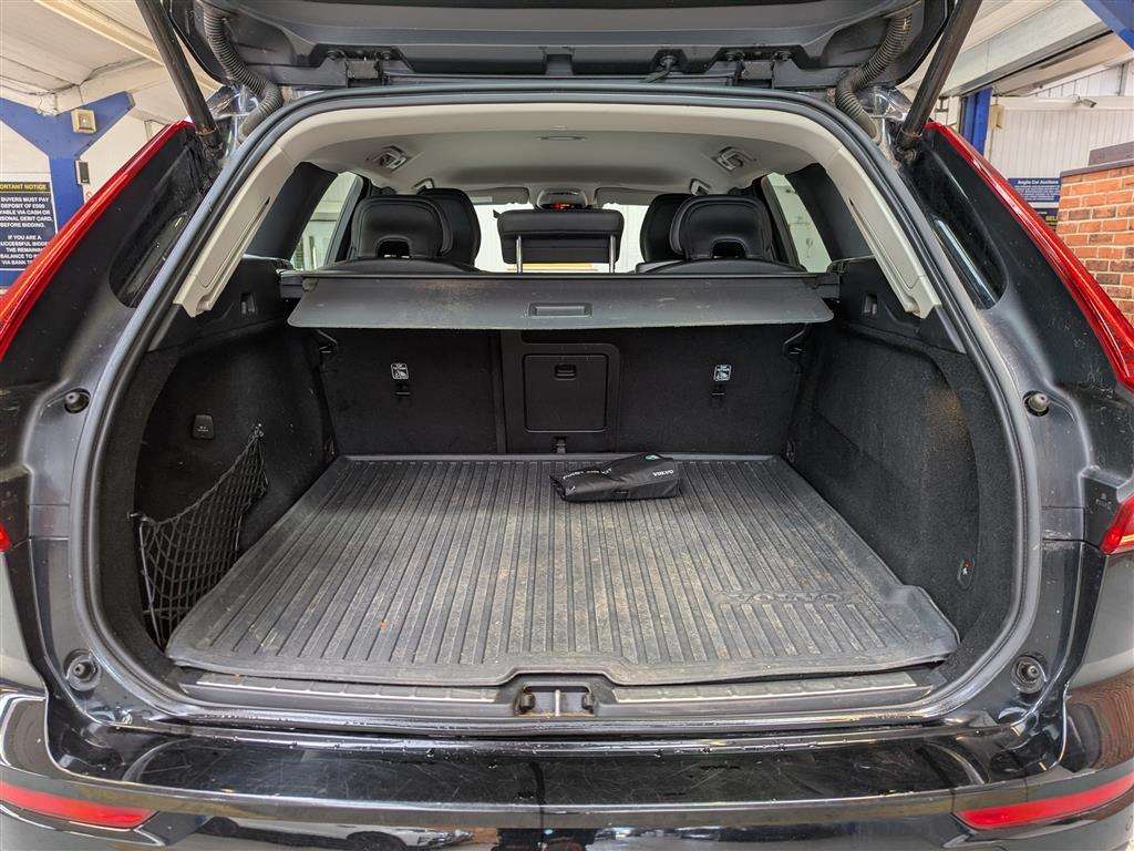 <p>2019 VOLVO XC60 MOMENTUM PRO T5 AWD</p>