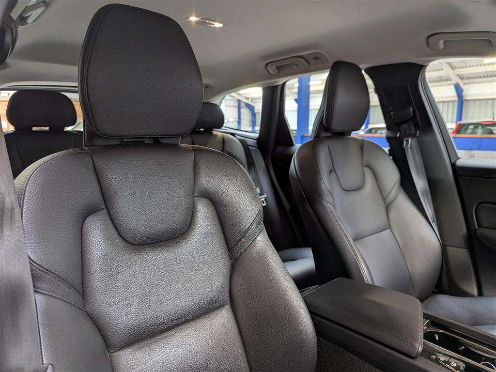<p>2019 VOLVO XC60 MOMENTUM PRO T5 AWD</p>