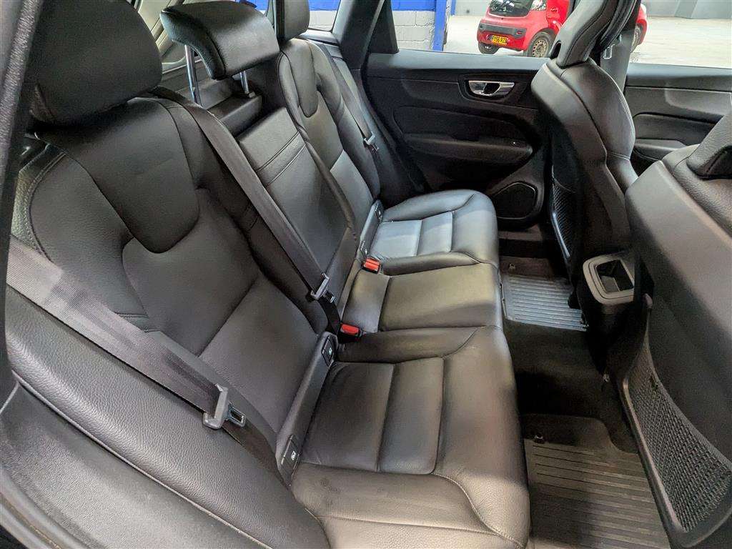 <p>2019 VOLVO XC60 MOMENTUM PRO T5 AWD</p>
