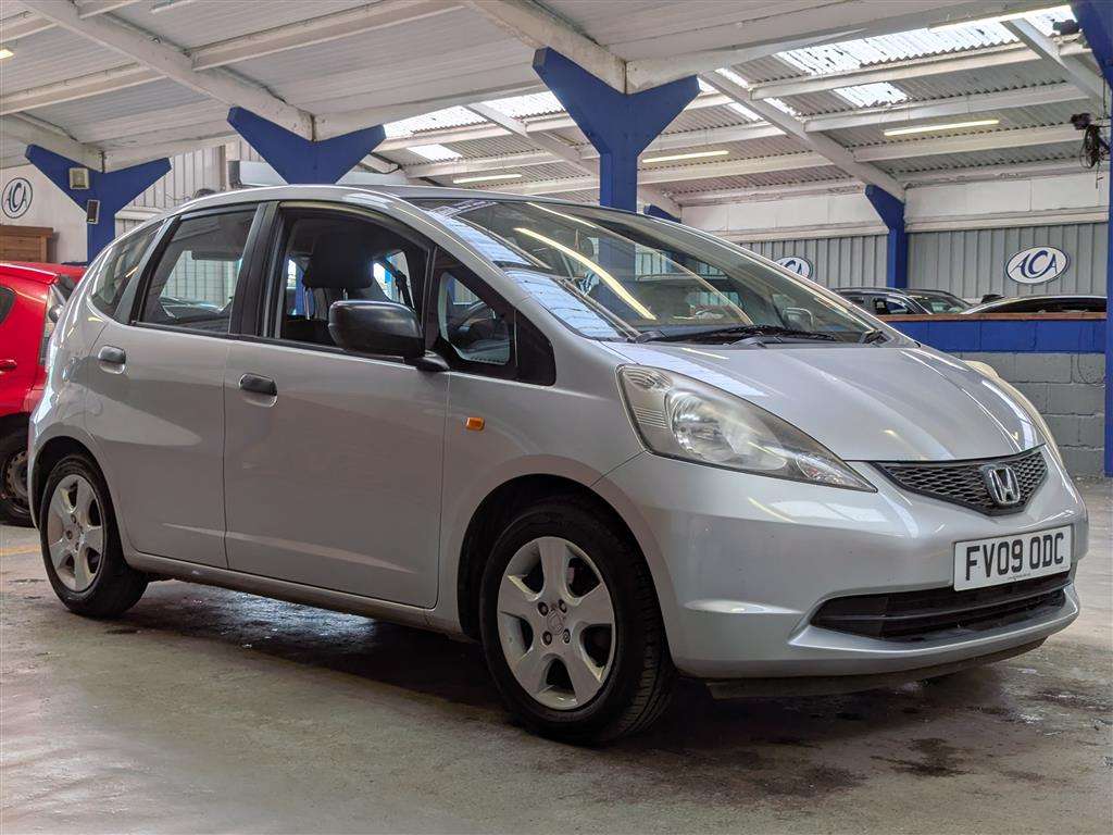 <p>2009 HONDA JAZZ I-VTEC SE</p>