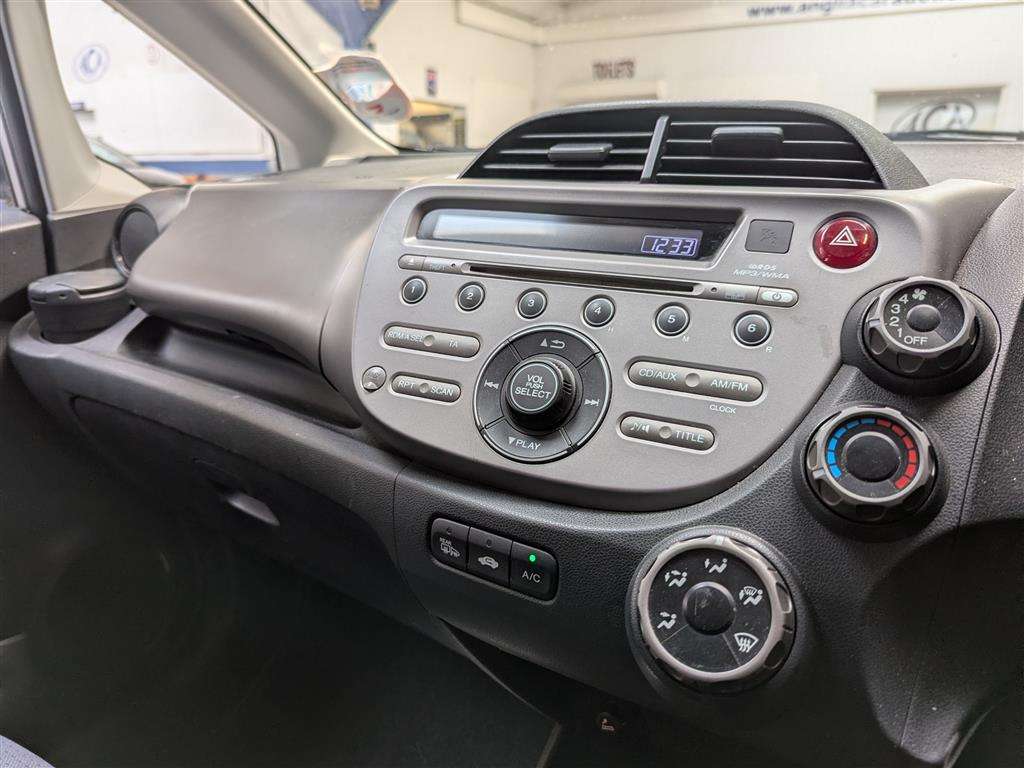 <p>2009 HONDA JAZZ I-VTEC SE</p>