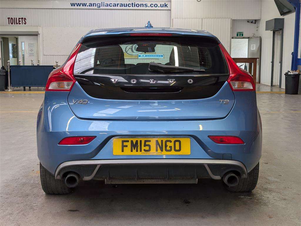 <p>2015 VOLVO V40 R-DESIGN T2</p>