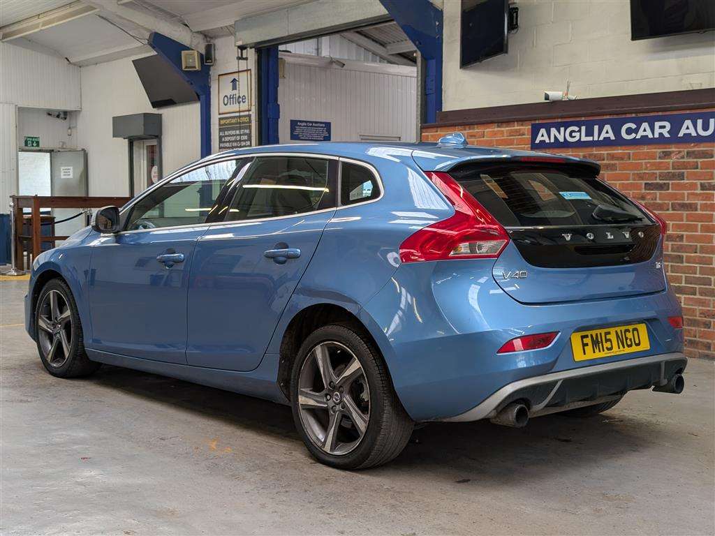 <p>2015 VOLVO V40 R-DESIGN T2</p>