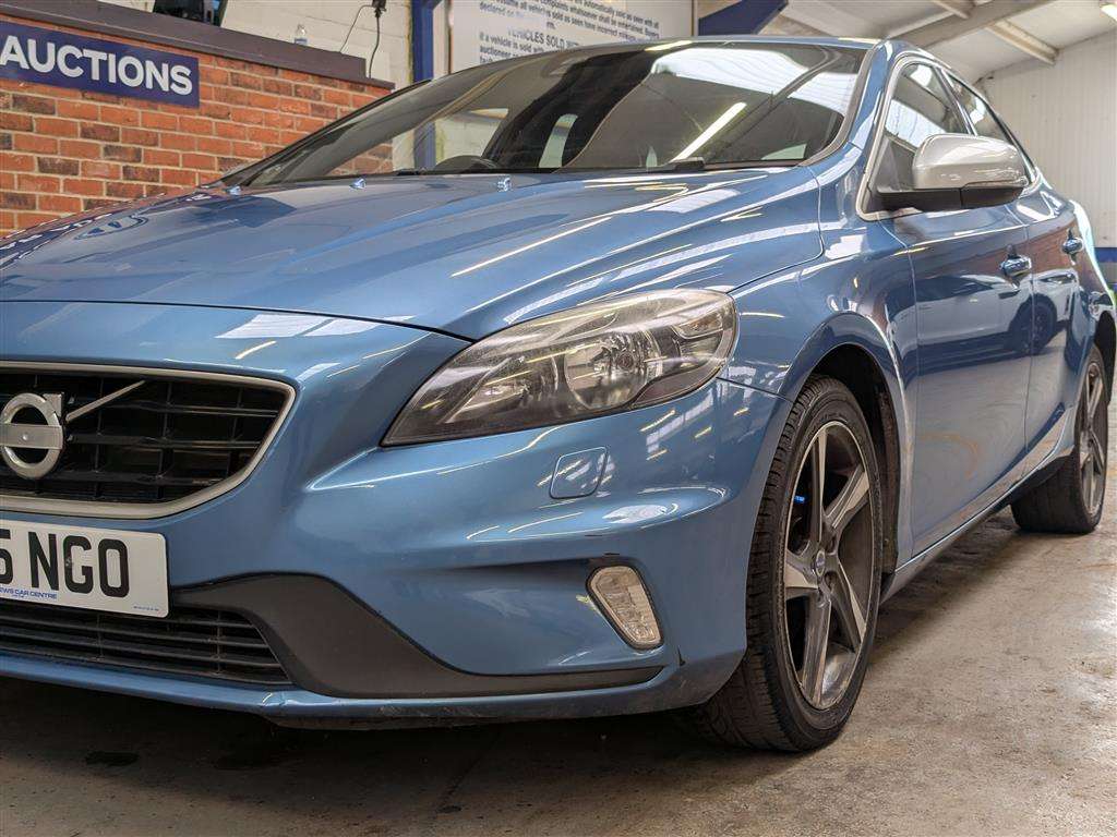 <p>2015 VOLVO V40 R-DESIGN T2</p>