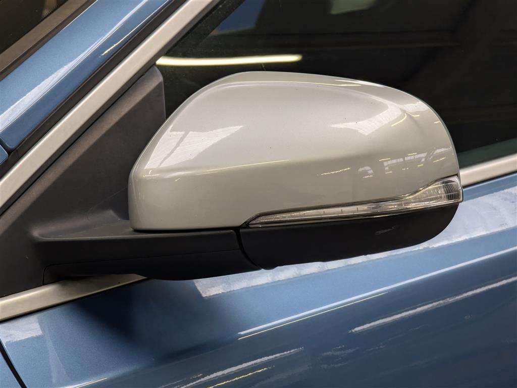<p>2015 VOLVO V40 R-DESIGN T2</p>