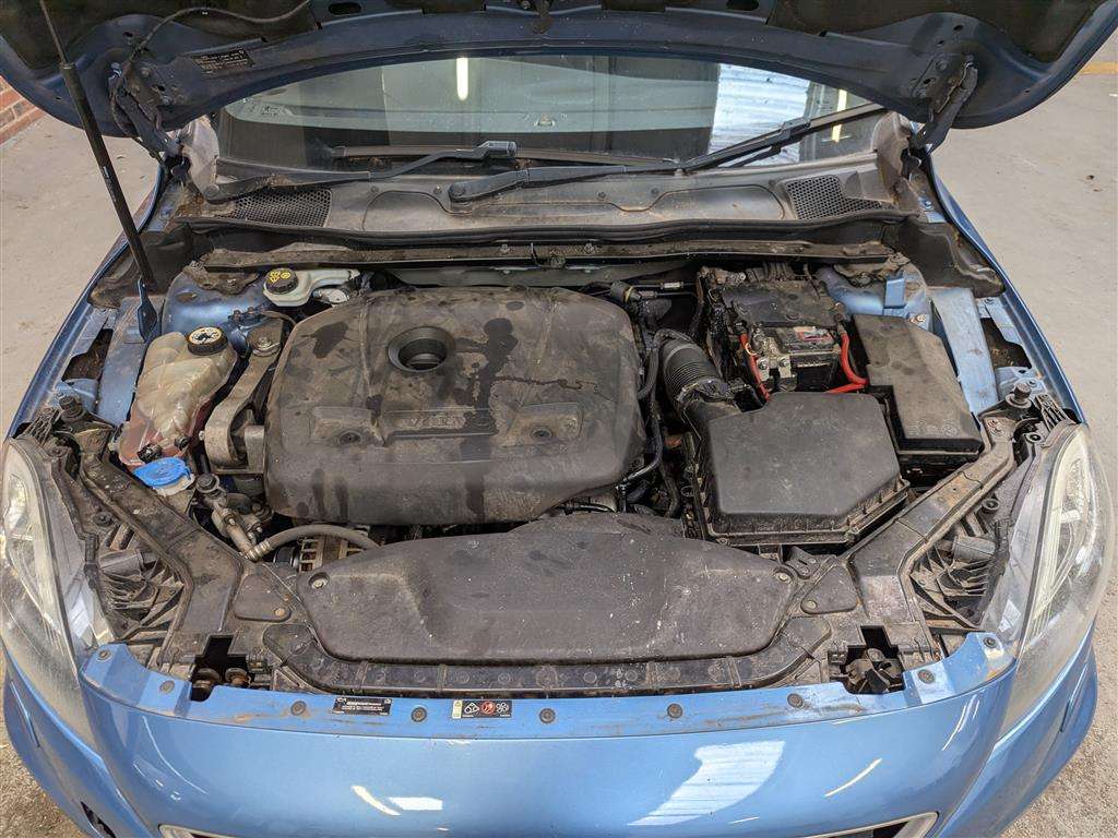 <p>2015 VOLVO V40 R-DESIGN T2</p>