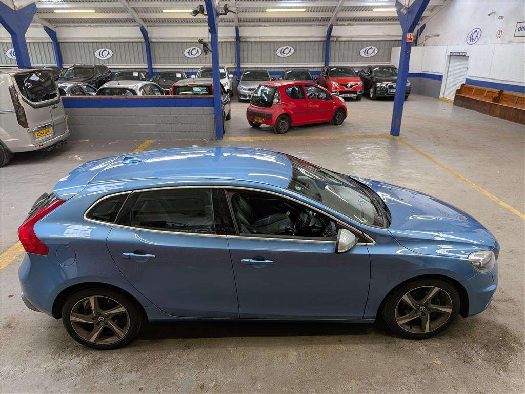 <p>2015 VOLVO V40 R-DESIGN T2</p>