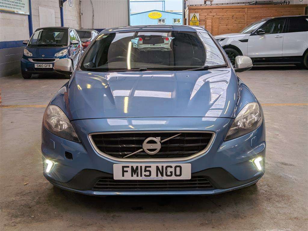 <p>2015 VOLVO V40 R-DESIGN T2</p>
