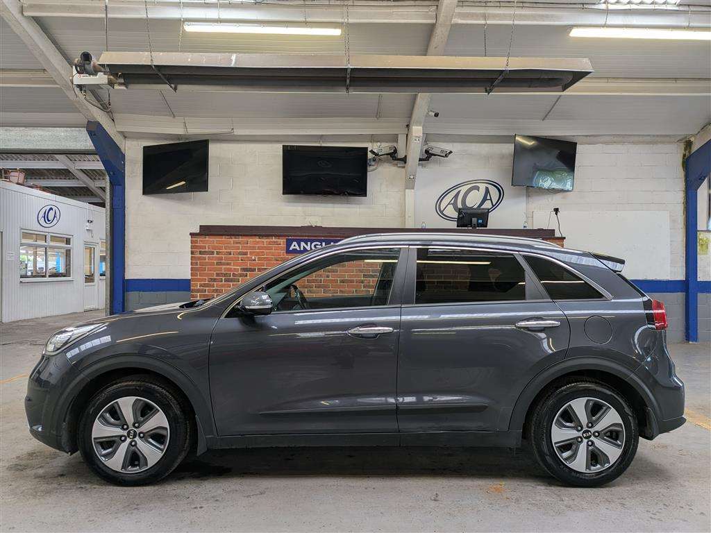 <p>2017 KIA NIRO 2 S-A</p>