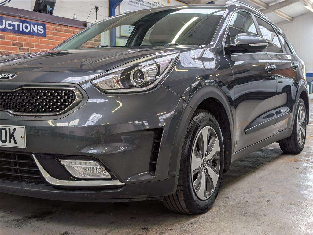 <p>2017 KIA NIRO 2 S-A</p>