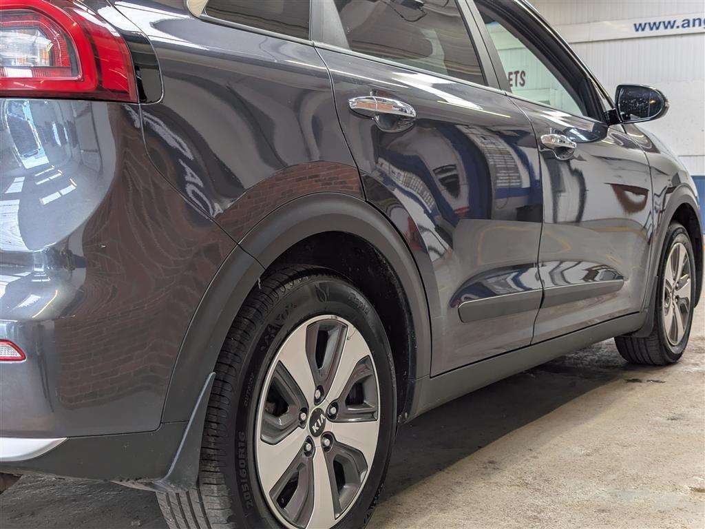 <p>2017 KIA NIRO 2 S-A</p>