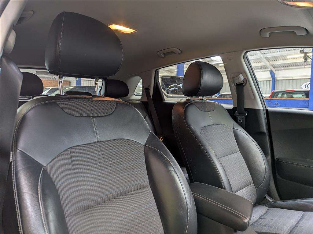 <p>2017 KIA NIRO 2 S-A</p>
