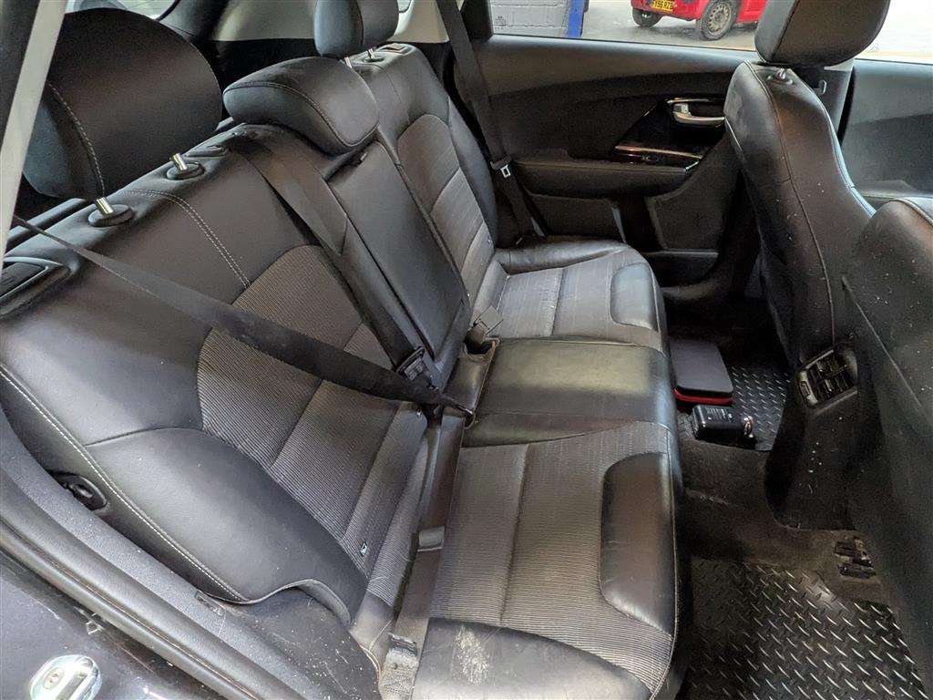 <p>2017 KIA NIRO 2 S-A</p>