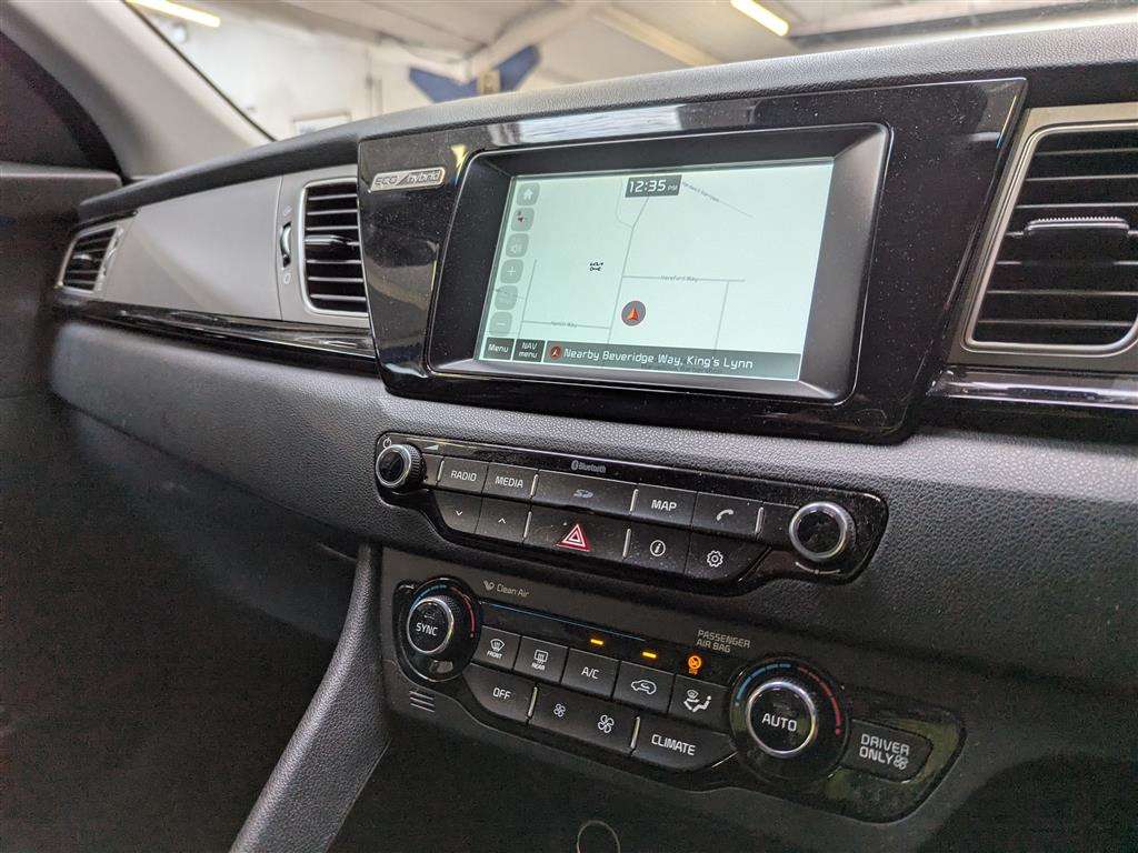<p>2017 KIA NIRO 2 S-A</p>