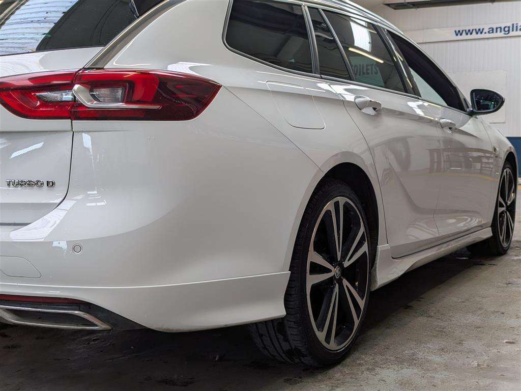 <p>2018 VAUXHALL INSIGNIA SRI VX-LINE NAV</p>