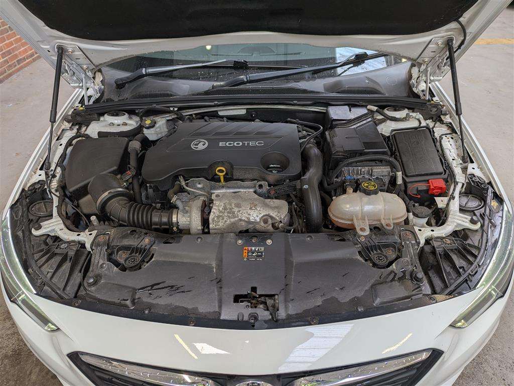 <p>2018 VAUXHALL INSIGNIA SRI VX-LINE NAV</p>