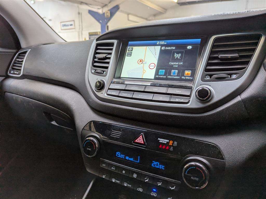 <p>2018 HYUNDAI TUCSON SE NAV B-DRIVE 2WD</p>