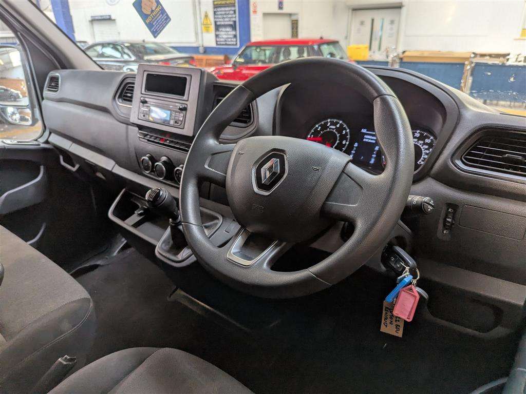 <p>2022 RENAULT MASTER LL35 BUSINESS BLUE</p>