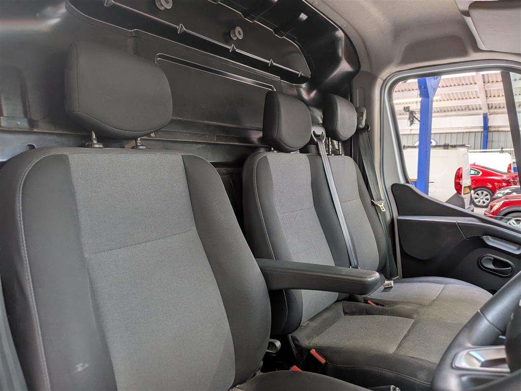 <p>2022 RENAULT MASTER LL35 BUSINESS BLUE</p>