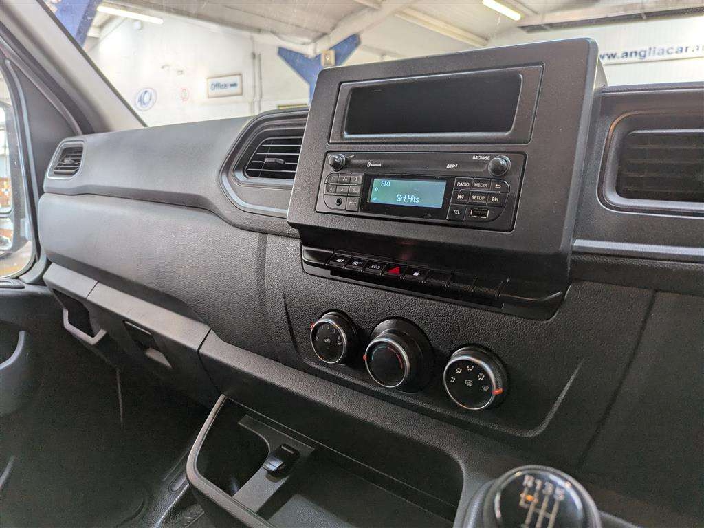 <p>2022 RENAULT MASTER LL35 BUSINESS BLUE</p>